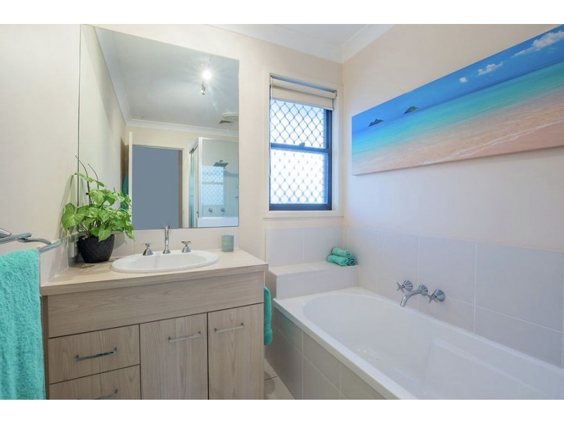 15 Cobb & Co Drive, Oxenford QLD 4210