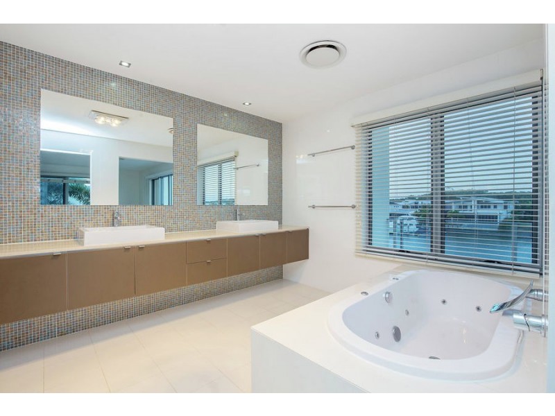 38 Buccaneer Way, Coomera Waters QLD 4209