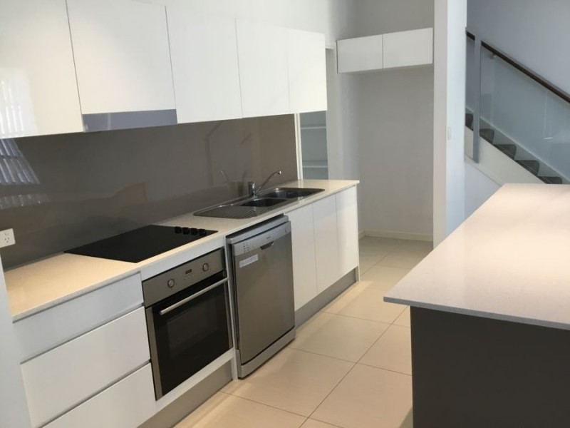 2/8 Compass drive, Biggera Waters QLD 4216
