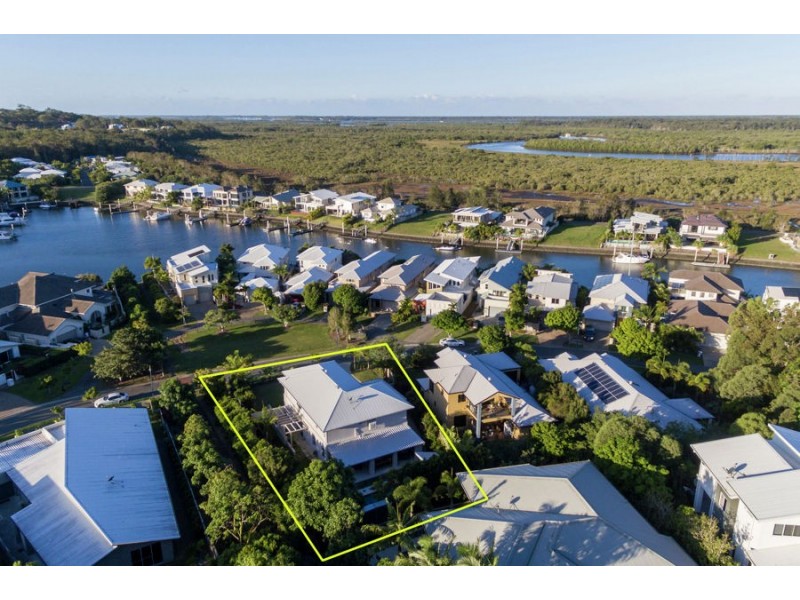 33 Buccaneer Way, Coomera Waters QLD 4209