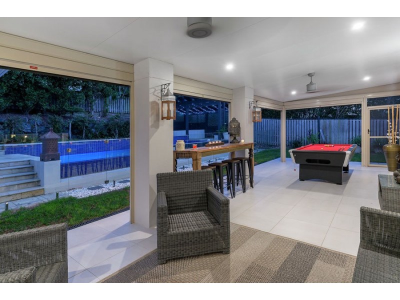 33 Buccaneer Way, Coomera Waters QLD 4209