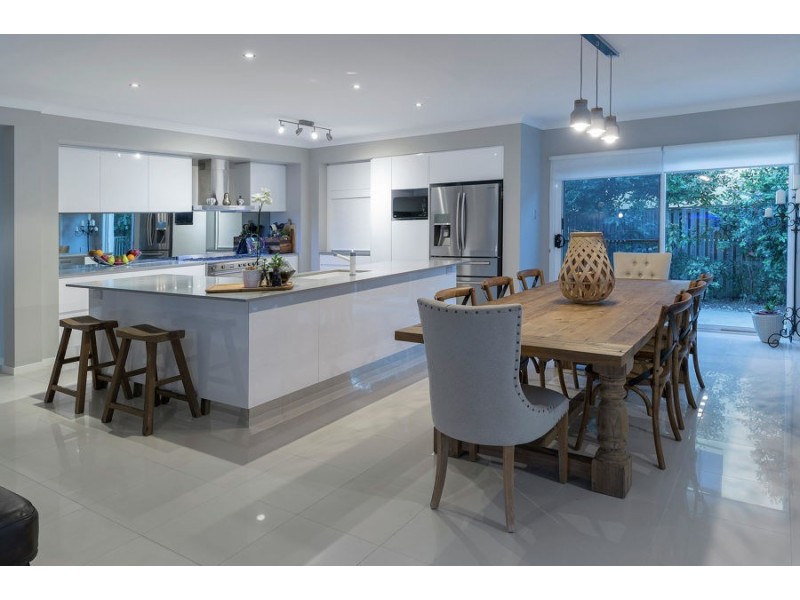 33 Buccaneer Way, Coomera Waters QLD 4209