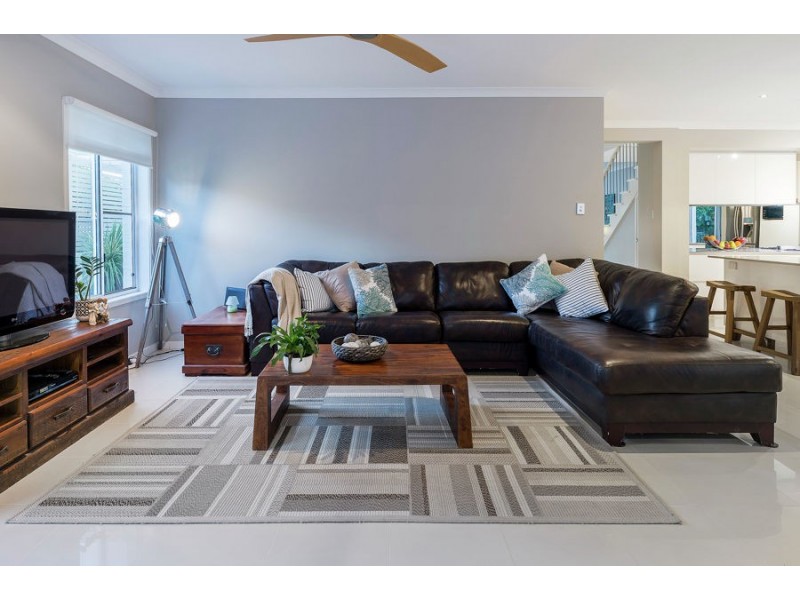 33 Buccaneer Way, Coomera Waters QLD 4209