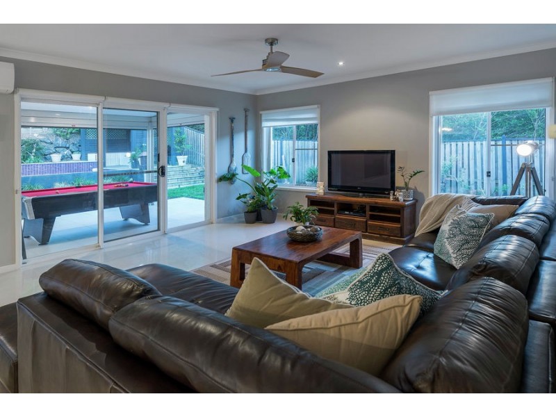 33 Buccaneer Way, Coomera Waters QLD 4209