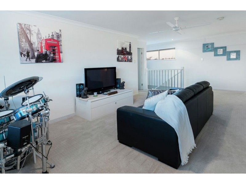 33 Buccaneer Way, Coomera Waters QLD 4209