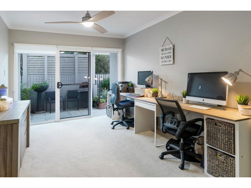 33 Buccaneer Way, Coomera Waters QLD 4209