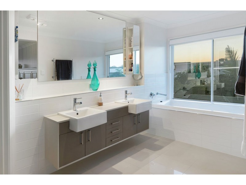 33 Buccaneer Way, Coomera Waters QLD 4209