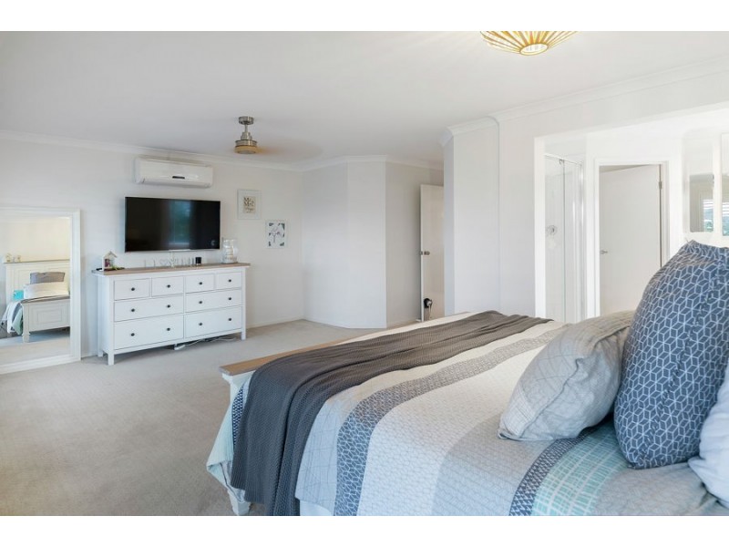 33 Buccaneer Way, Coomera Waters QLD 4209