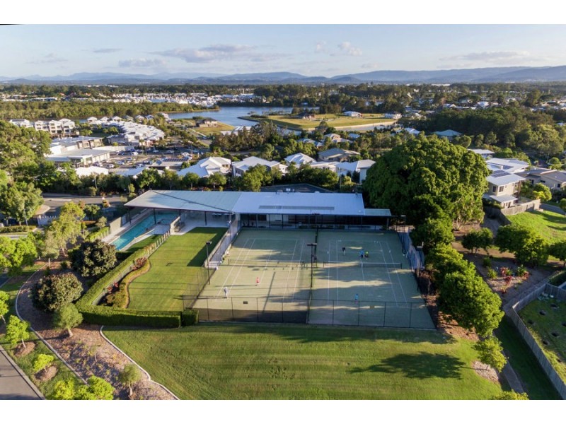 33 Buccaneer Way, Coomera Waters QLD 4209