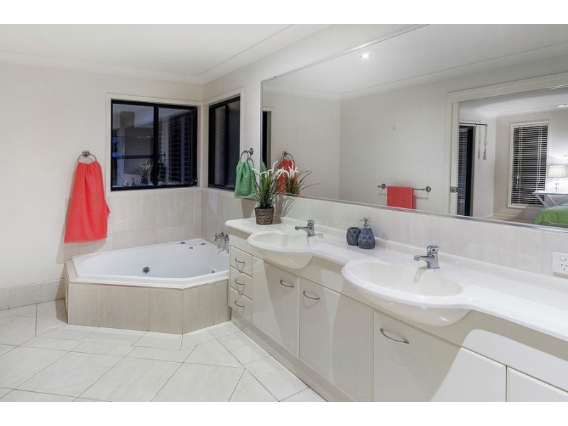 15 Nocturne Lane, Coomera Waters QLD 4209