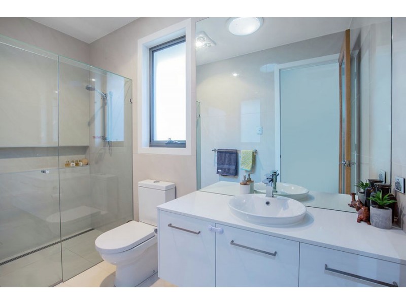 29 Pendragon Dve, Coomera Waters QLD 4209