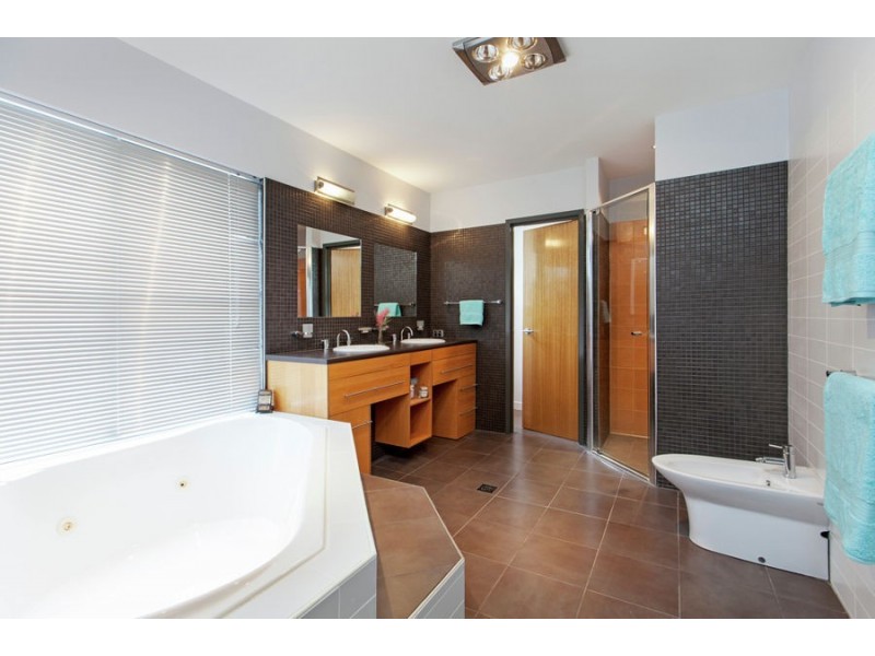 2 Kurrewa Lane, Coomera Waters QLD 4209