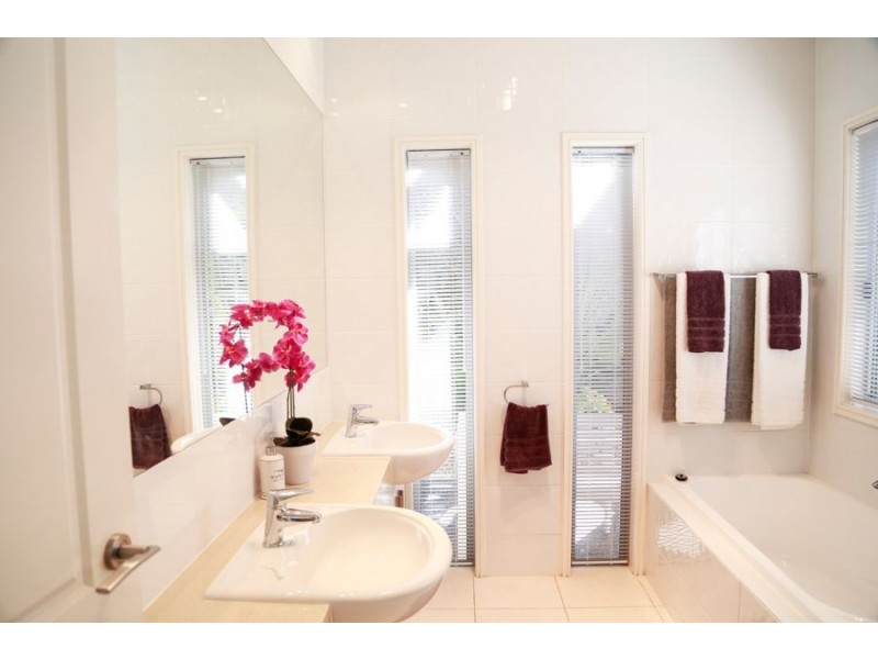 25 Ripple Court, Coomera Waters QLD 4209