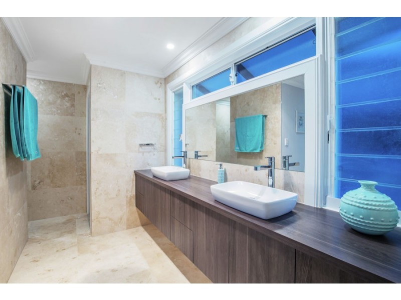 27 VILLAGE HIGH CRES, Coomera Waters QLD 4209