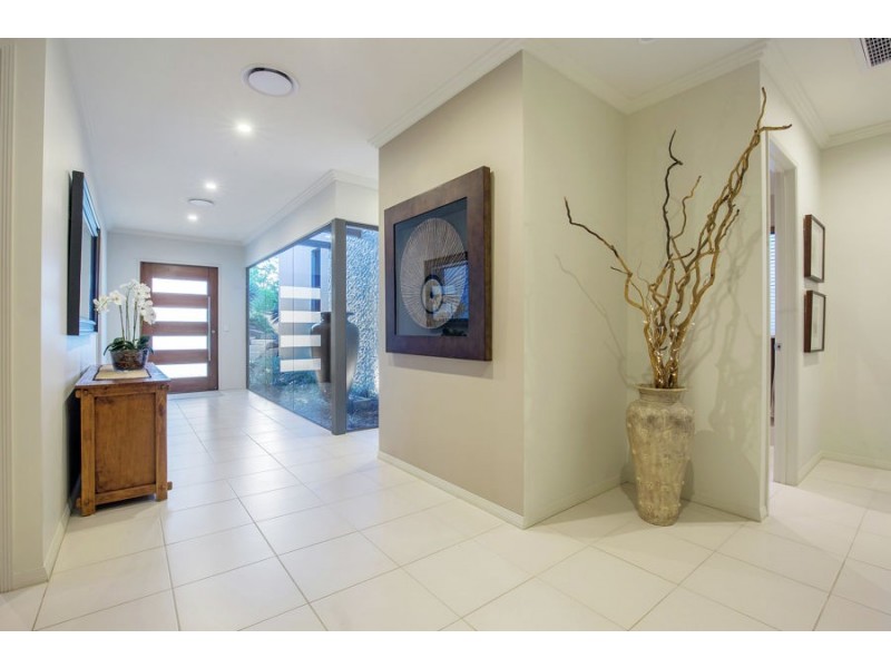 9 Katinka Circuit, Coomera Waters QLD 4209