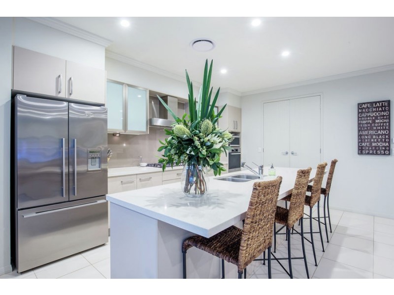 9 Katinka Circuit, Coomera Waters QLD 4209