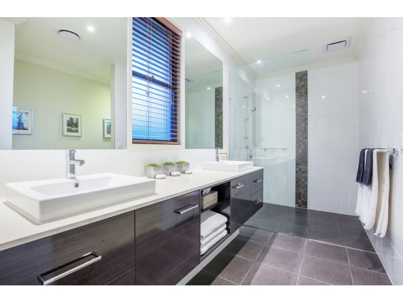 9 Katinka Circuit, Coomera Waters QLD 4209