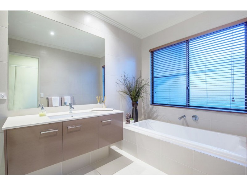 9 Katinka Circuit, Coomera Waters QLD 4209