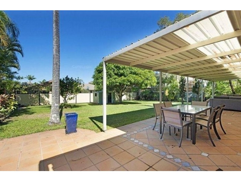 4 LUNAR CRT, Benowa QLD 4217