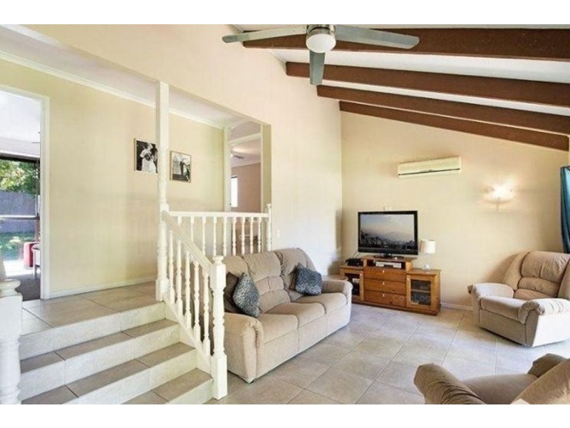 4 LUNAR CRT, Benowa QLD 4217