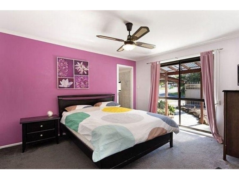 4 LUNAR CRT, Benowa QLD 4217