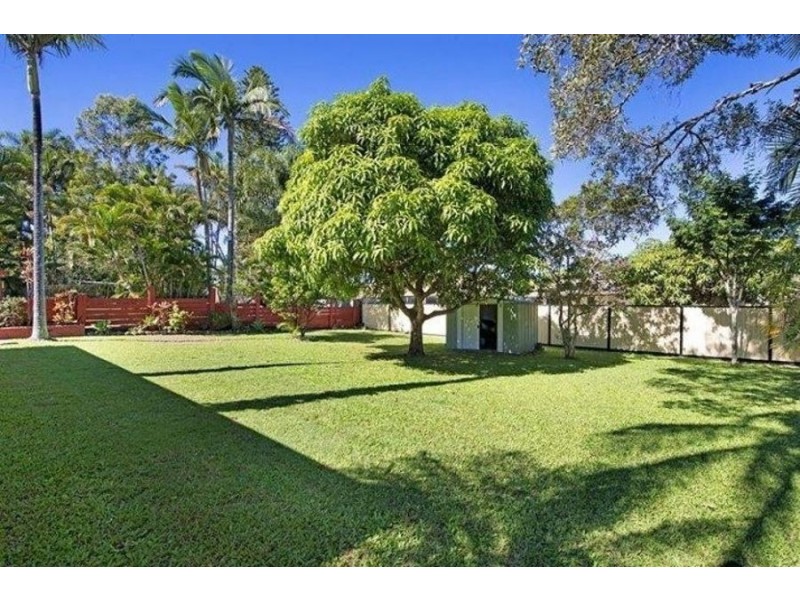 4 LUNAR CRT, Benowa QLD 4217