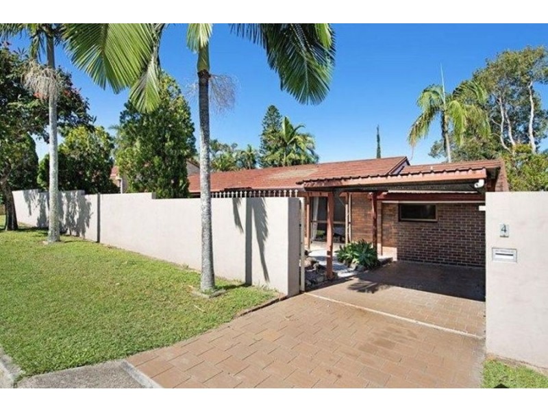 4 LUNAR CRT, Benowa QLD 4217