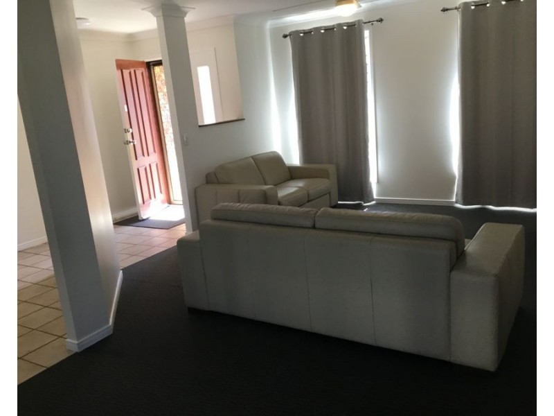 10 Floyd Street, Parkwood QLD 4214