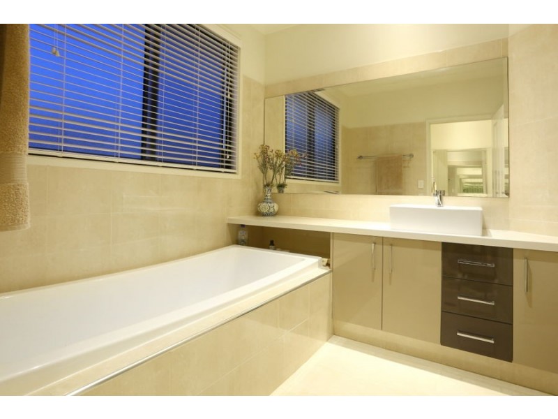 40 Westward Way, Coomera Waters QLD 4209