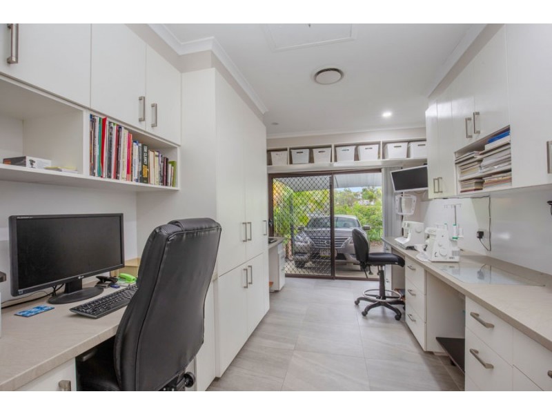 2/18 Columbia Court, Oxenford QLD 4210