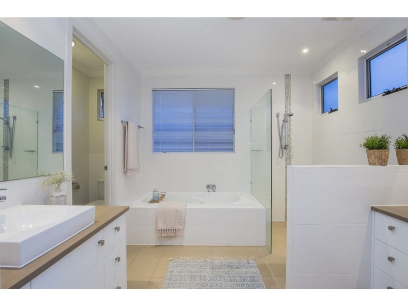 60 Buccaneer Way, Coomera Waters QLD 4209