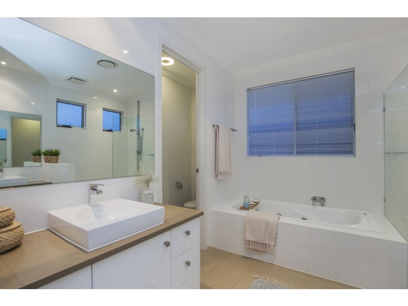 60 Buccaneer Way, Coomera Waters QLD 4209