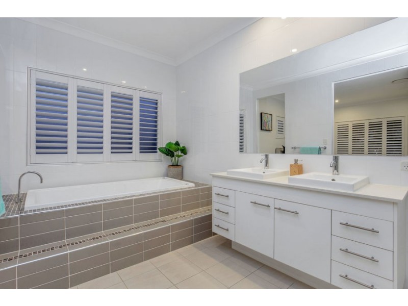 9 Benecia Avenue, Coomera Waters QLD 4209