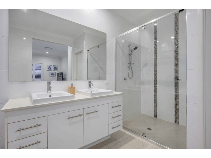 9 Benecia Avenue, Coomera Waters QLD 4209