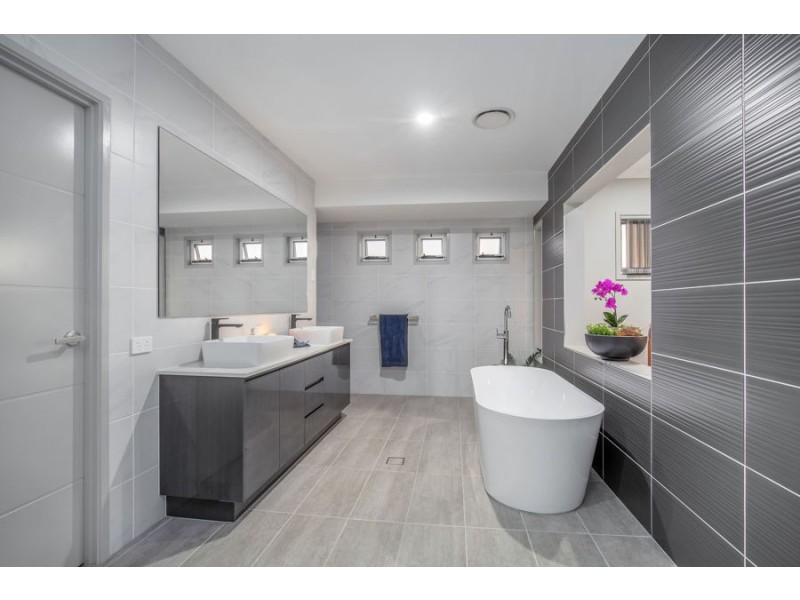 3 Lanyard Close, Coomera Waters QLD 4209