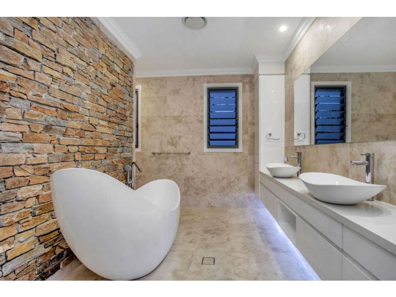 1 Pendragon Drive, Coomera Waters QLD 4209