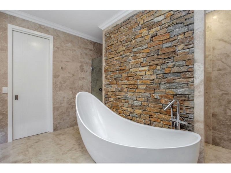 1 Pendragon Drive, Coomera Waters QLD 4209