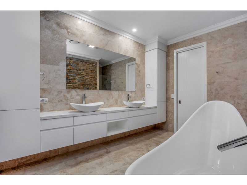 1 Pendragon Drive, Coomera Waters QLD 4209