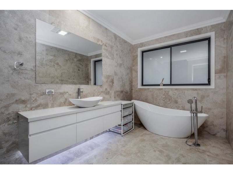 1 Pendragon Drive, Coomera Waters QLD 4209