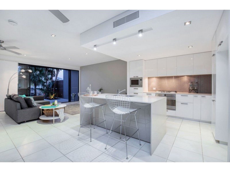 9 Kestrel Lane, Coomera Waters QLD 4209