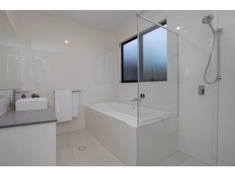 20 Sovereign Lane, Coomera Waters QLD 4209