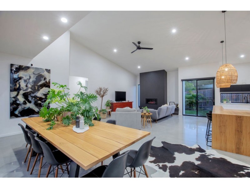 11 Ruthean Circuit, Coomera Waters QLD 4209