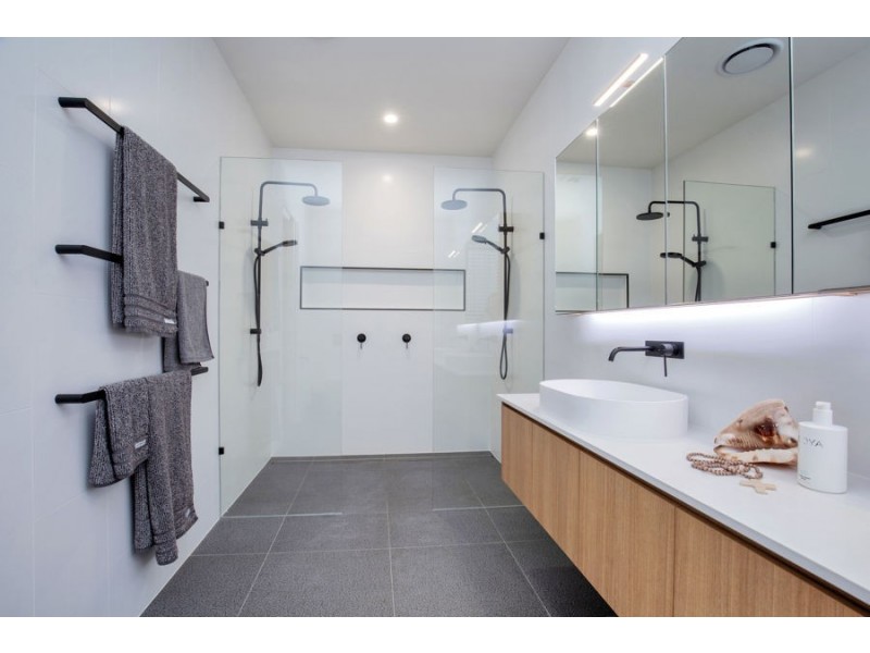 11 Ruthean Circuit, Coomera Waters QLD 4209