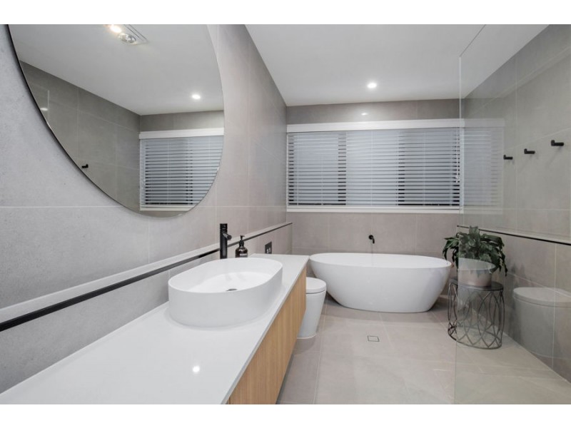 11 Ruthean Circuit, Coomera Waters QLD 4209