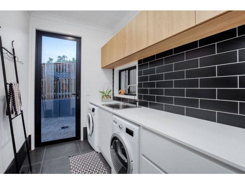 11 Ruthean Circuit, Coomera Waters QLD 4209