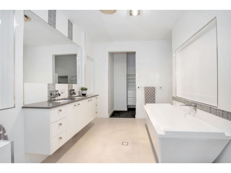 15 Impeccable Circuit, Coomera Waters QLD 4209