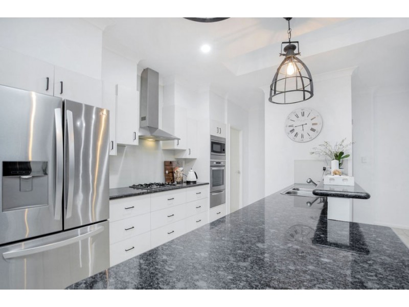 37 Buccaneer Way, Coomera Waters QLD 4209