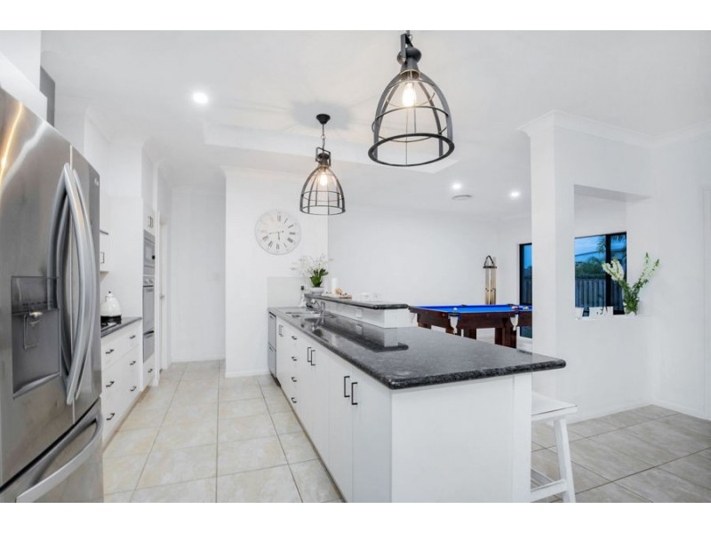 37 Buccaneer Way, Coomera Waters QLD 4209