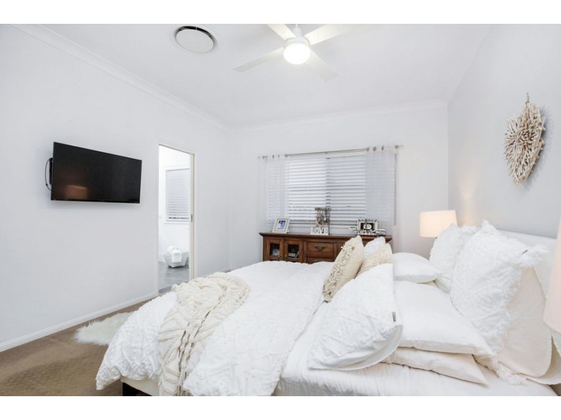 37 Buccaneer Way, Coomera Waters QLD 4209