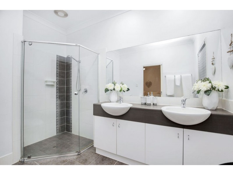 37 Buccaneer Way, Coomera Waters QLD 4209